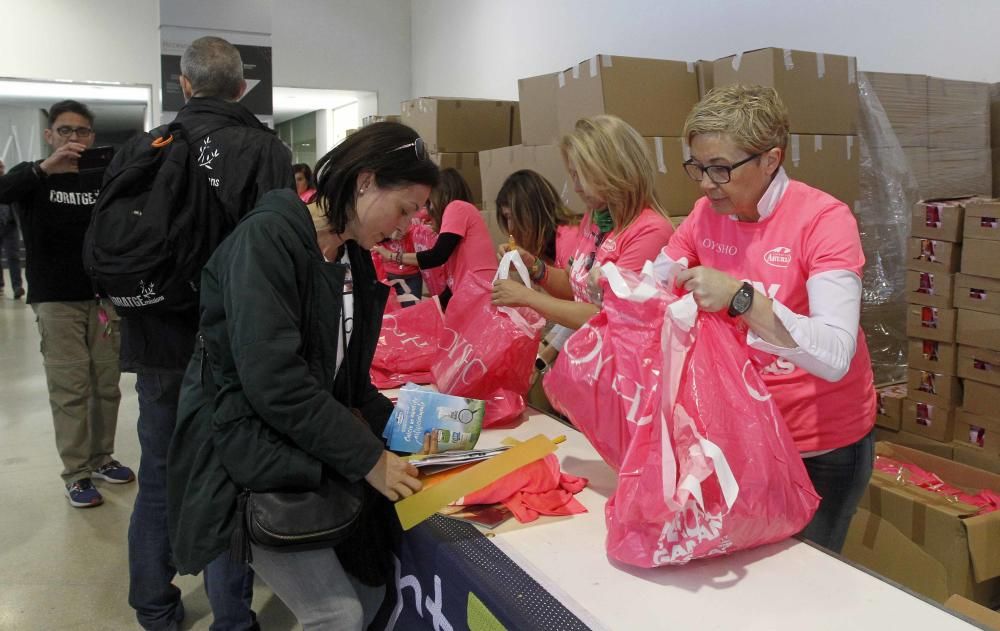 Recogida de dorsales de la Carrera de la Mujer