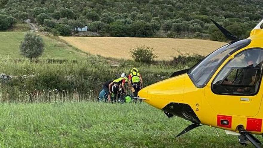 L'operatiu de rescat de dos parapentistes que havien aterrat en una zona de difícil accés a Organyà