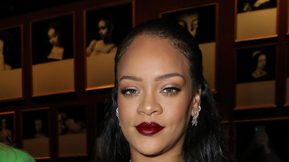 Rihanna reaparece tras ser mamá