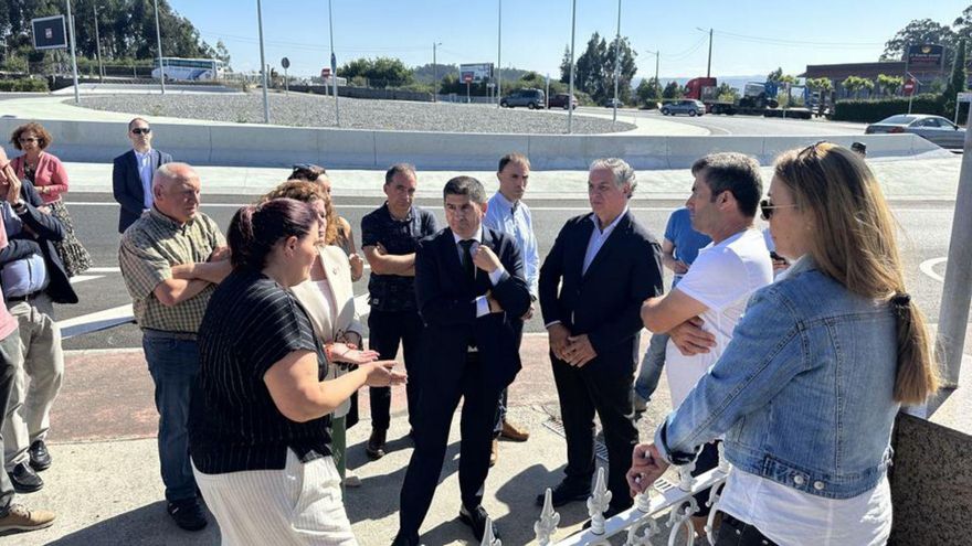 Bergondo inaugura dos rotondas en la N-VI en un tramo de concentración de accidentes