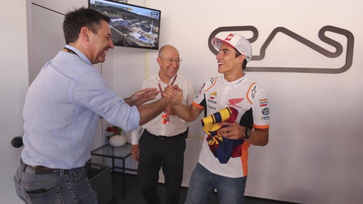 Josep Maria Bartomeu saludo a Marc Márquez en el Circuit de Catalunya