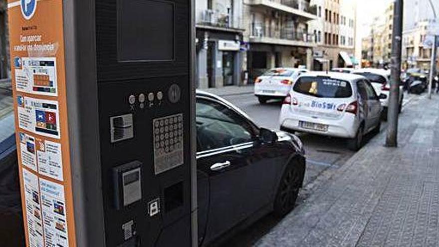 Un dels expenedors que ahir estaven inutilitzats, al carrer Barcelona