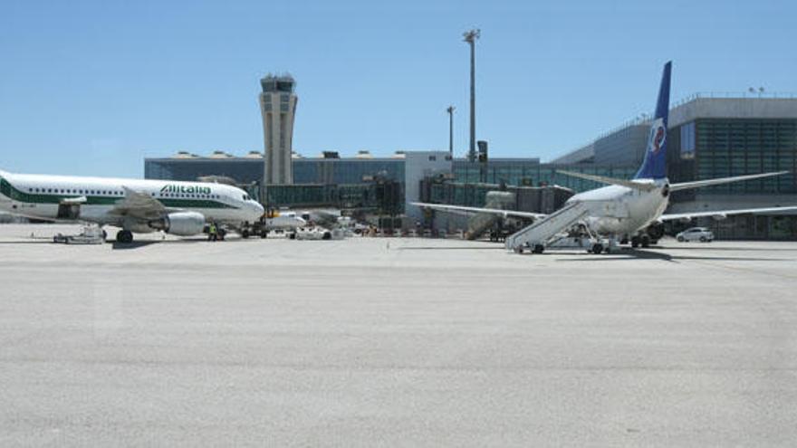 Aviones en el aeropuerto de Málaga.