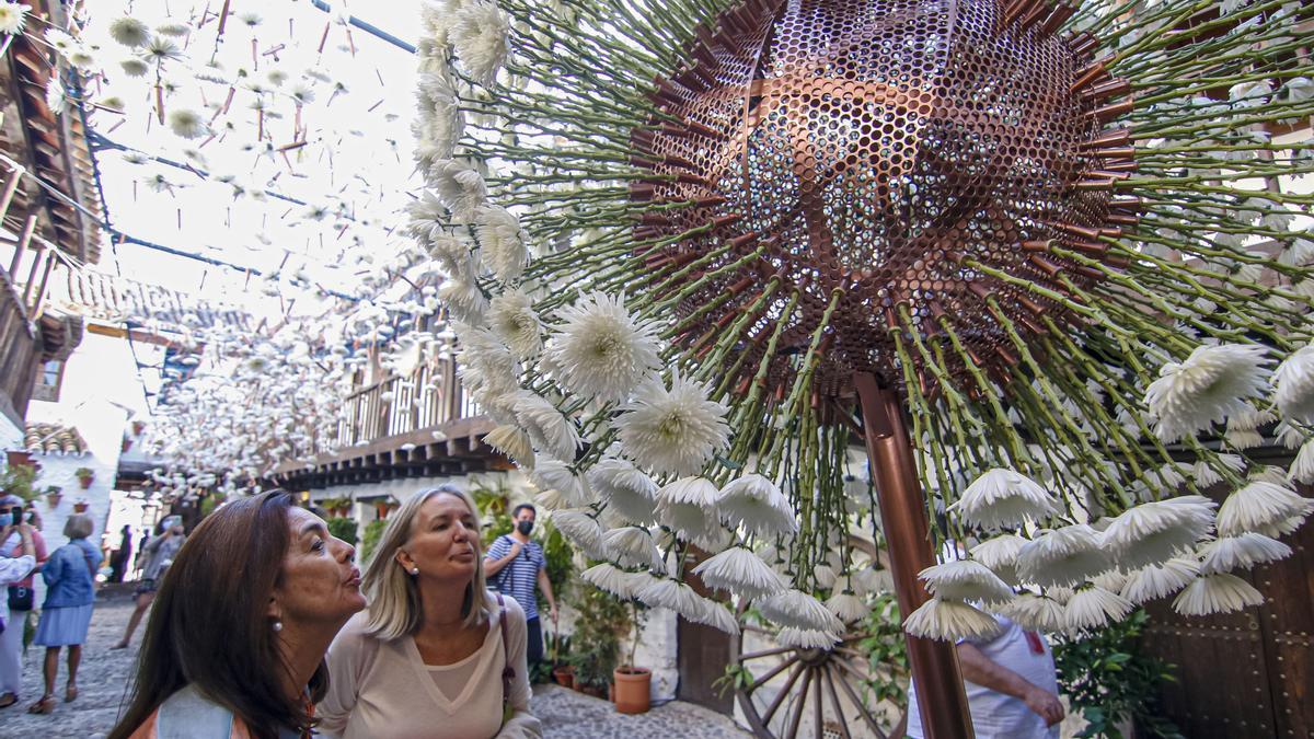 Flora 2021 en el Patio de la Posada del Potro.