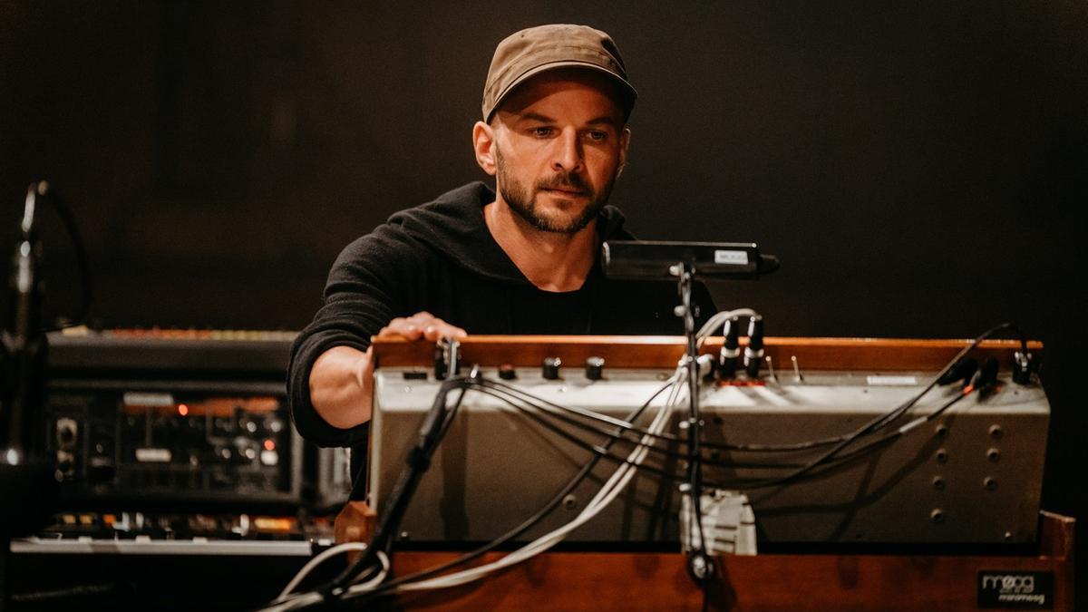 Nils Frahm hat einen Ruf als außergewöhnlicher Instrumentalist und Live-Musiker.