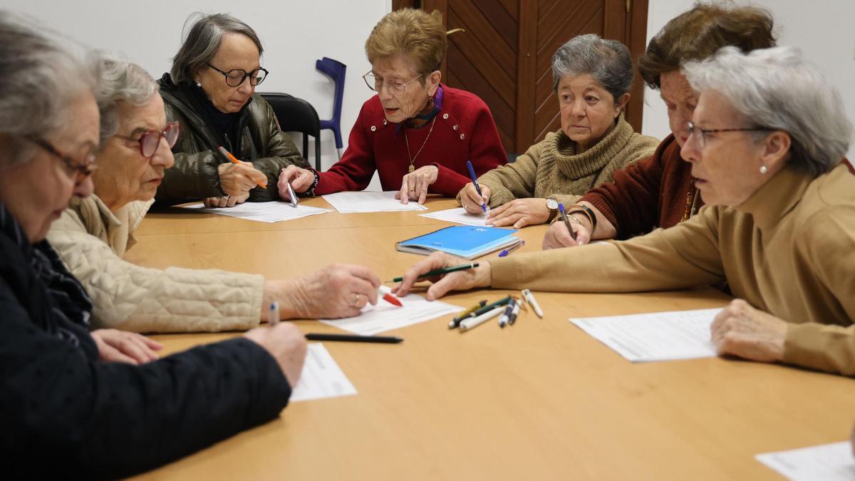 Actividad para mayores par ejercitar la memoria en la parroquia del Sagrado Corazón deJesús