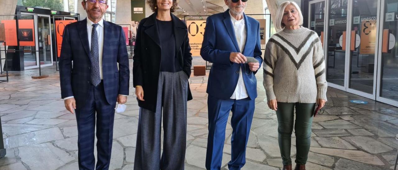 Andrés Perelló, Audrey Azoulay, Miquel Navarro y una directiva de la Unesco, ayer en París. | UNESCO