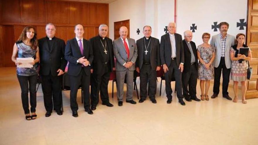 Miembros de la Comisióm Mixta Canarias-Iglesia católica, ayer.  | acfi press