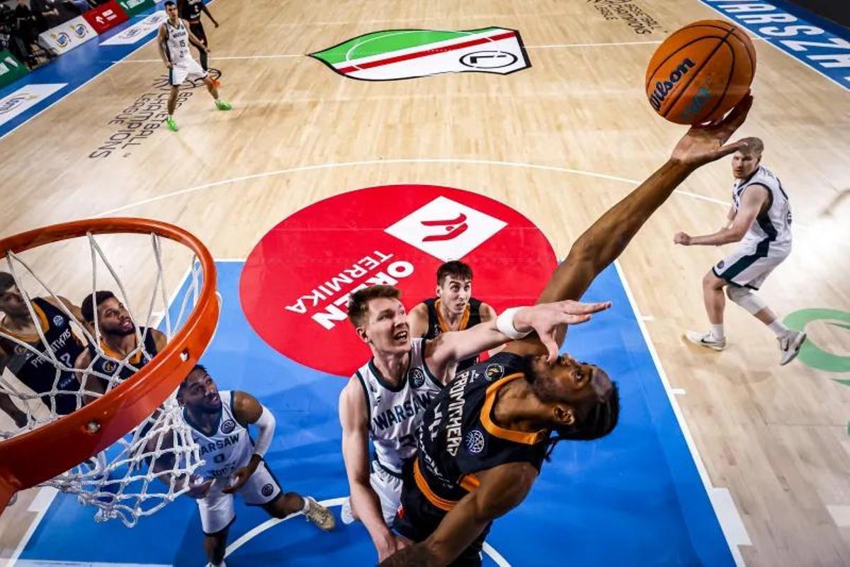 Pauly Paulicap convertint un mat al vol amb el Promitheas