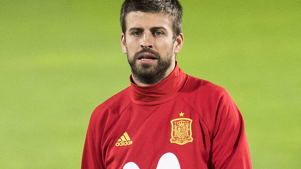 Piqué, durante una sesión de entrenamiento con la selección española.