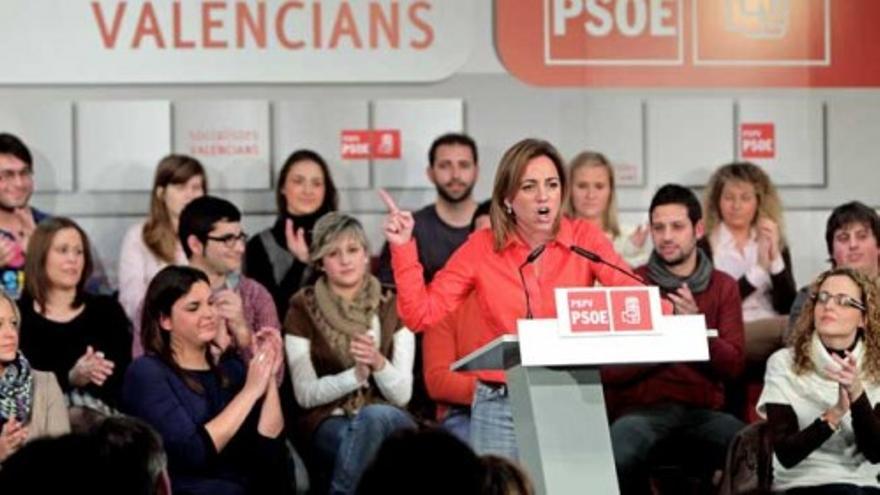 Chacón ve "obscena" la sonrisa de Rajoy sobre la reforma laboral