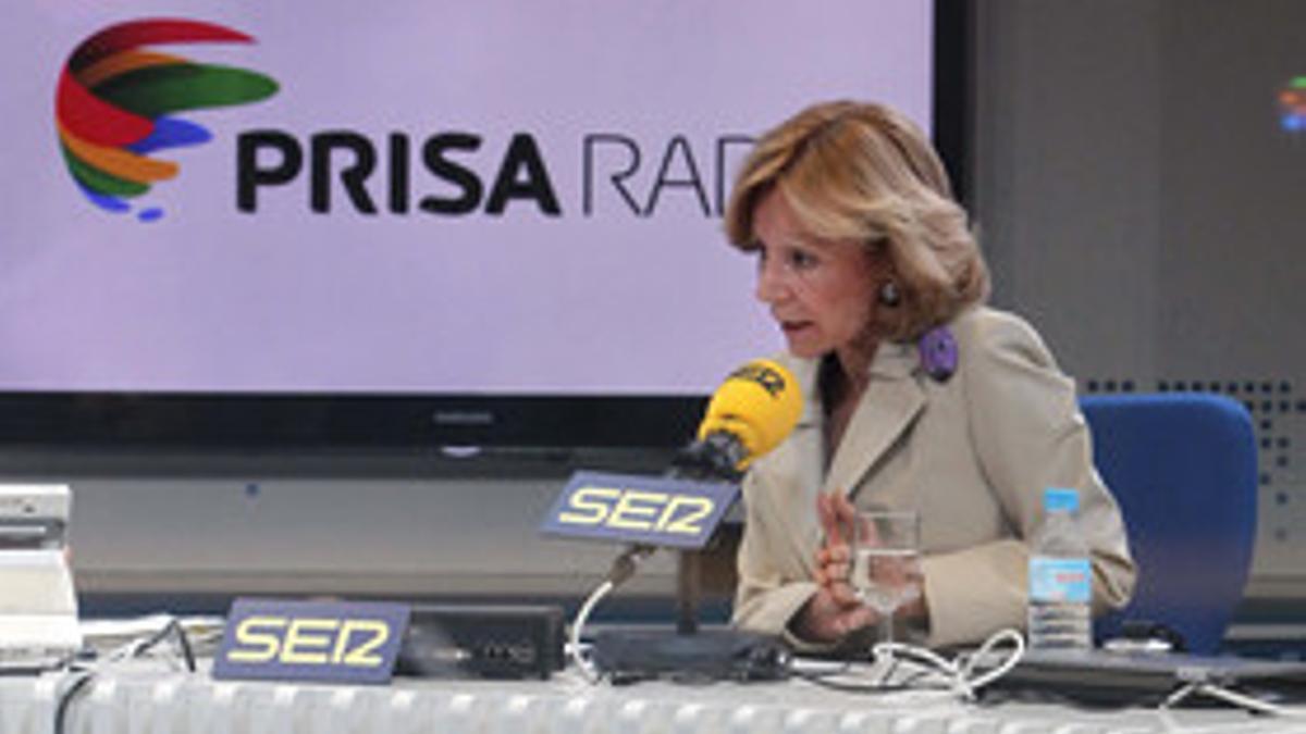 La vicepresidenta económica, Elena Salgado, este miércoles, durante la entrevista en la cadena SER.