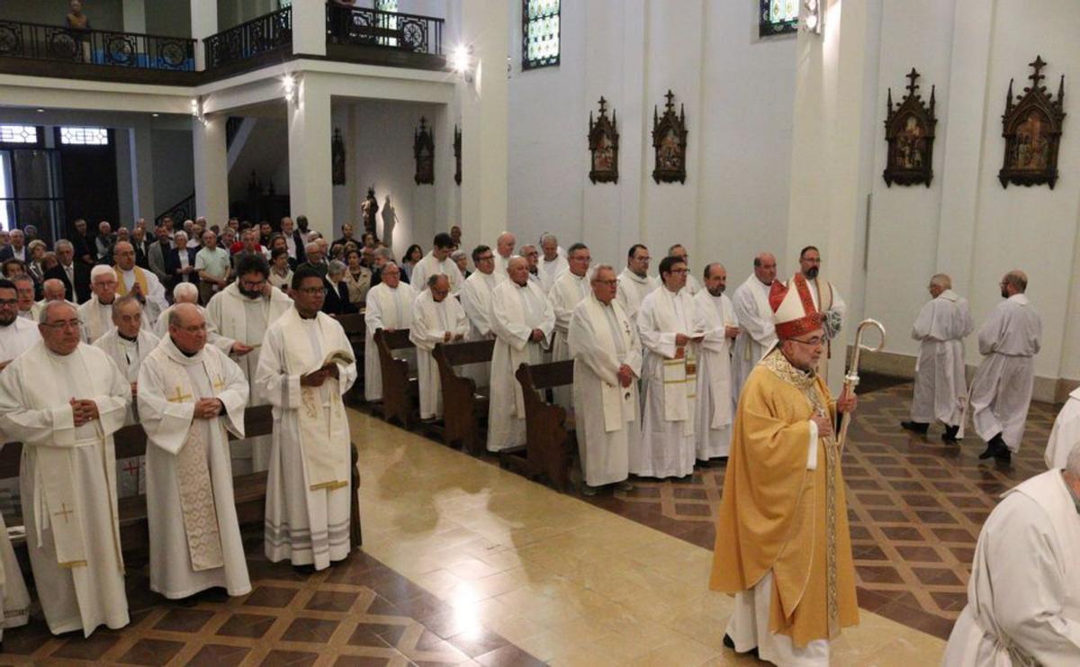 Instantes previos a la eucaristía celebrada en la capilla del Seminario. | Z. S.