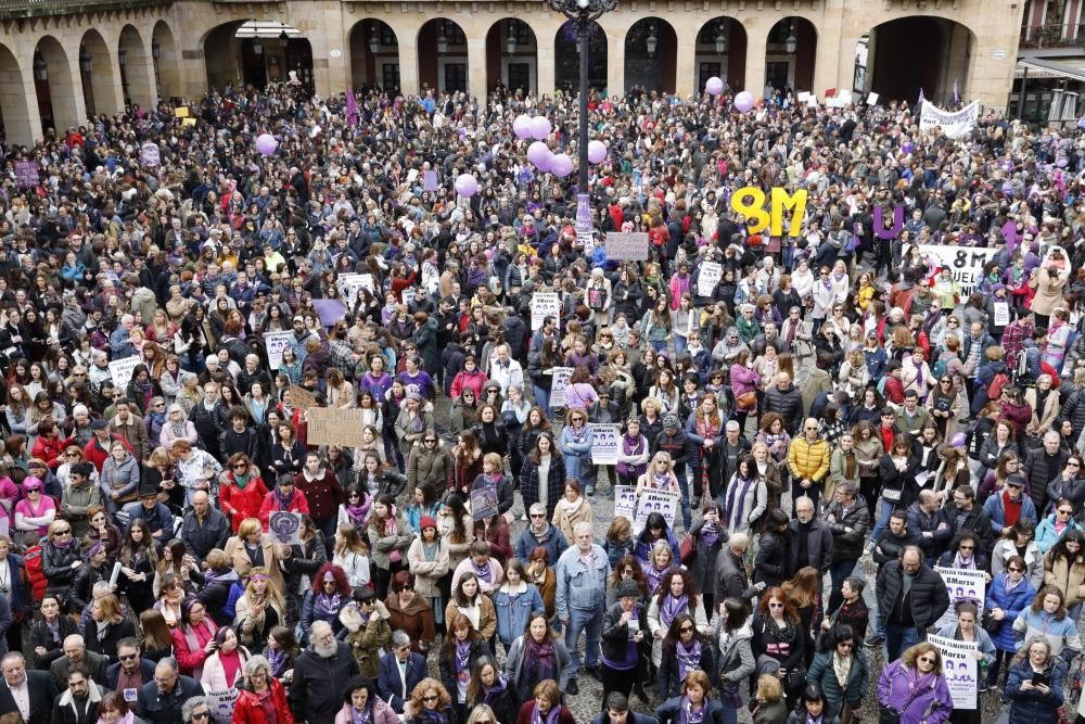 8-M en Asturias: Concentración feminista en la plaza mayor de Gijón