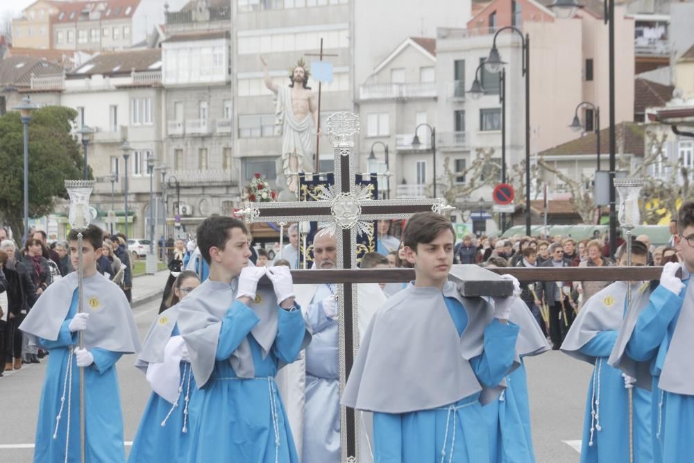 El momento más emotivo es el cambio del manto negro de la Virgen al blanco