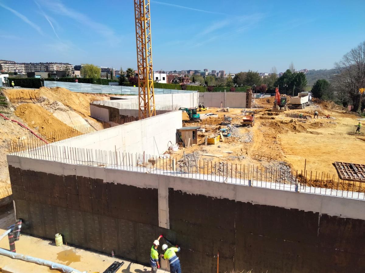 Obras en el colegio de Montecerrao.