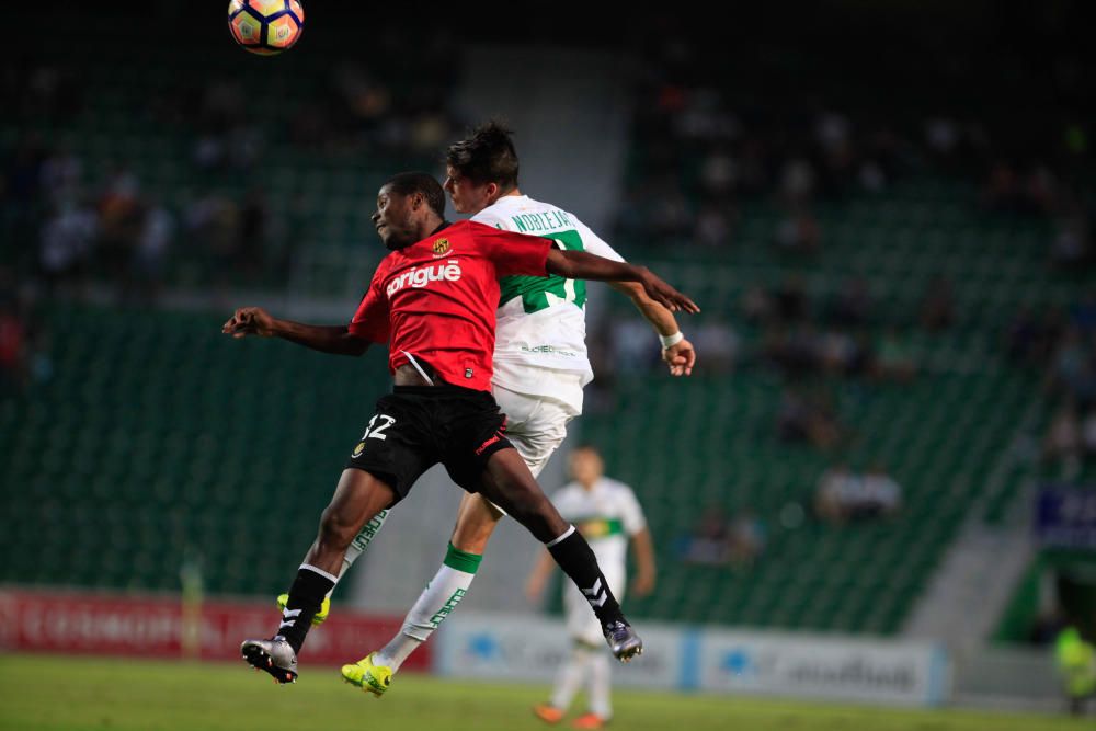 Elche y Nàstic empatan en el Martínez Valero