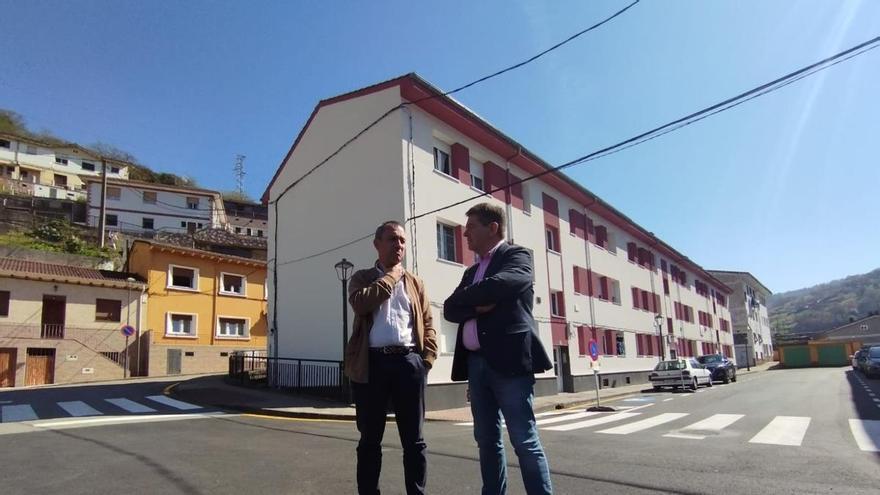 El Principado anuncia el inicio "inmediato" de la construcción de los 37 pisos tutelados para personas mayores en el antiguo colegio de La Salle, en Turón