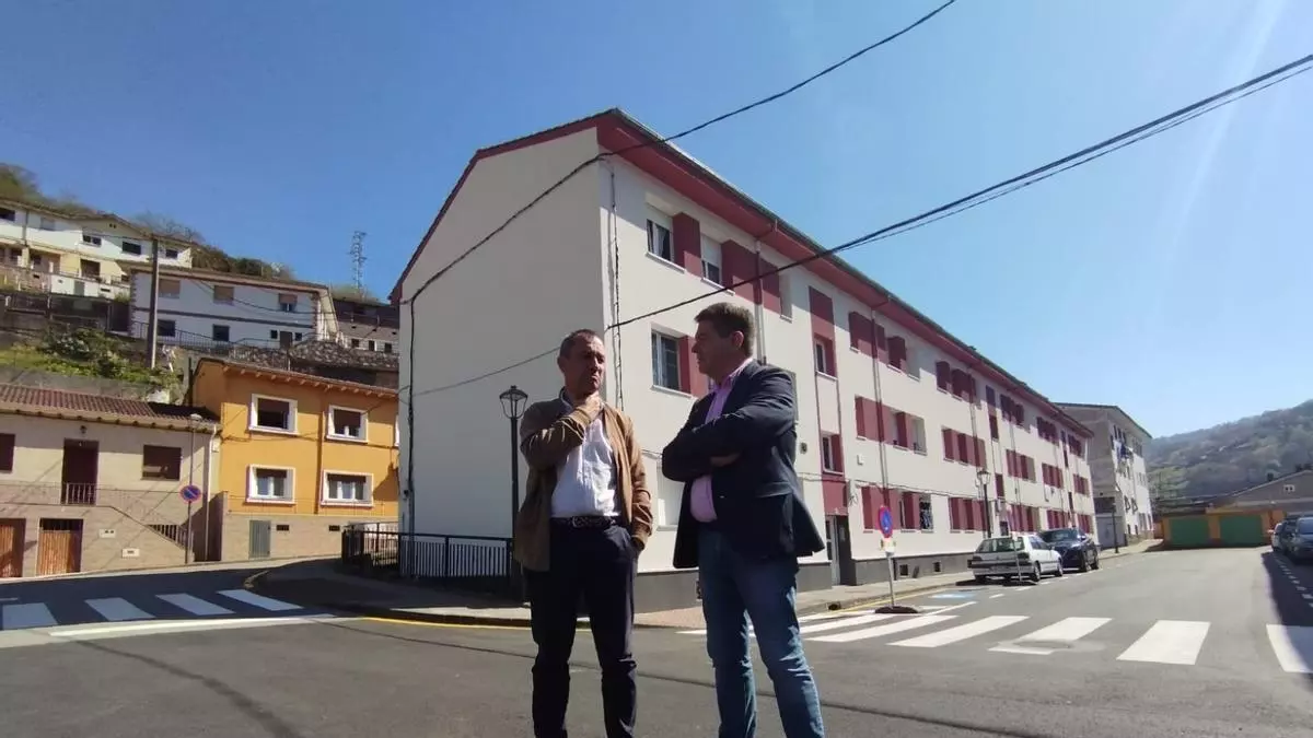 El Principado anuncia el inicio "inmediato" de la construcción de los 37 pisos tutelados para personas mayores en el antiguo colegio de La Salle, en Turón