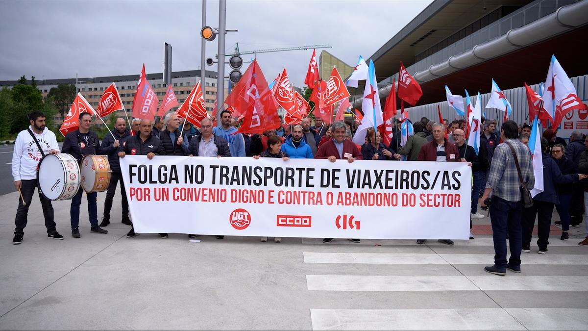 Traballadores de transporte de viaxeiros volven á rúa