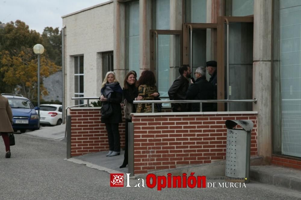 Familiares y amigos dan el último adiós a José Antonio Pujante en el tanatorio Lázaro de Lorca