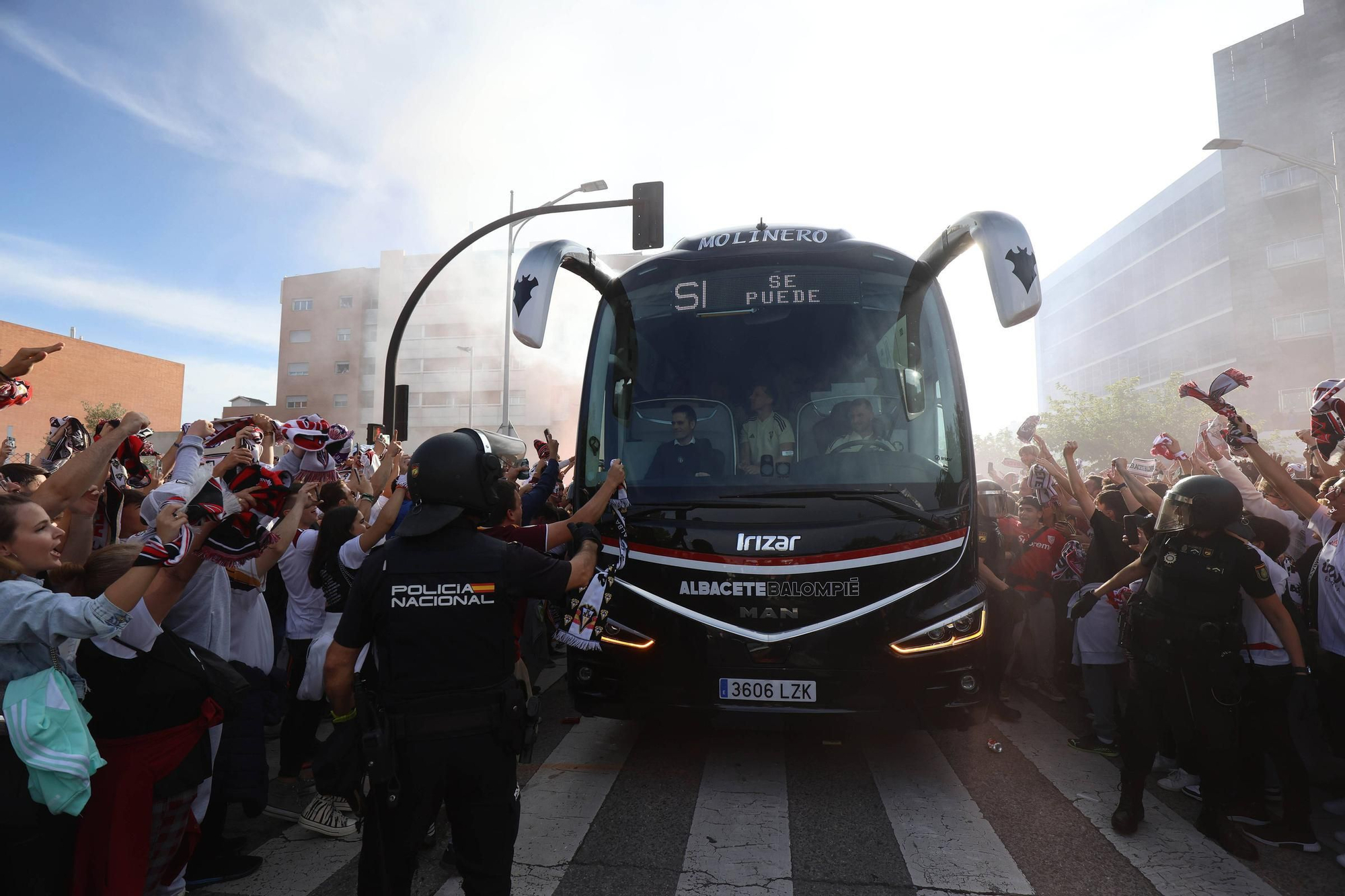 La afición del Levante, junto a su equipo en Albacete