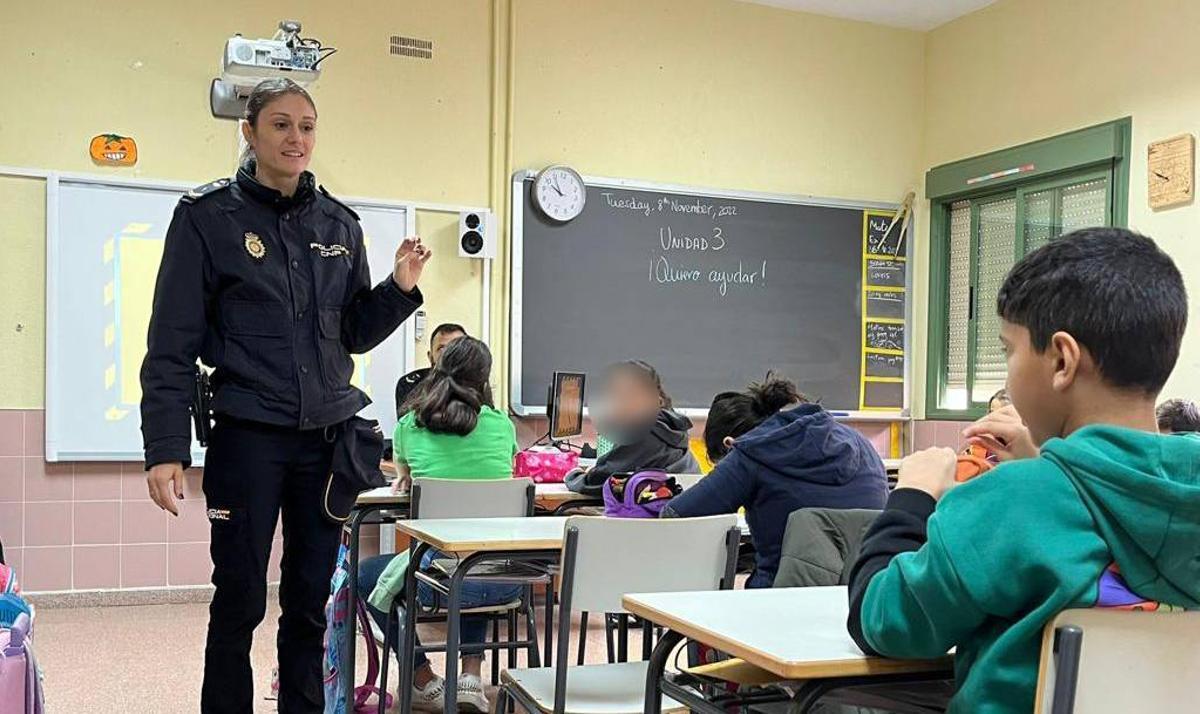 Bajo el anonimato que permiten las redes, un adolescente ejemplar puede convertirse en ciberacosador.