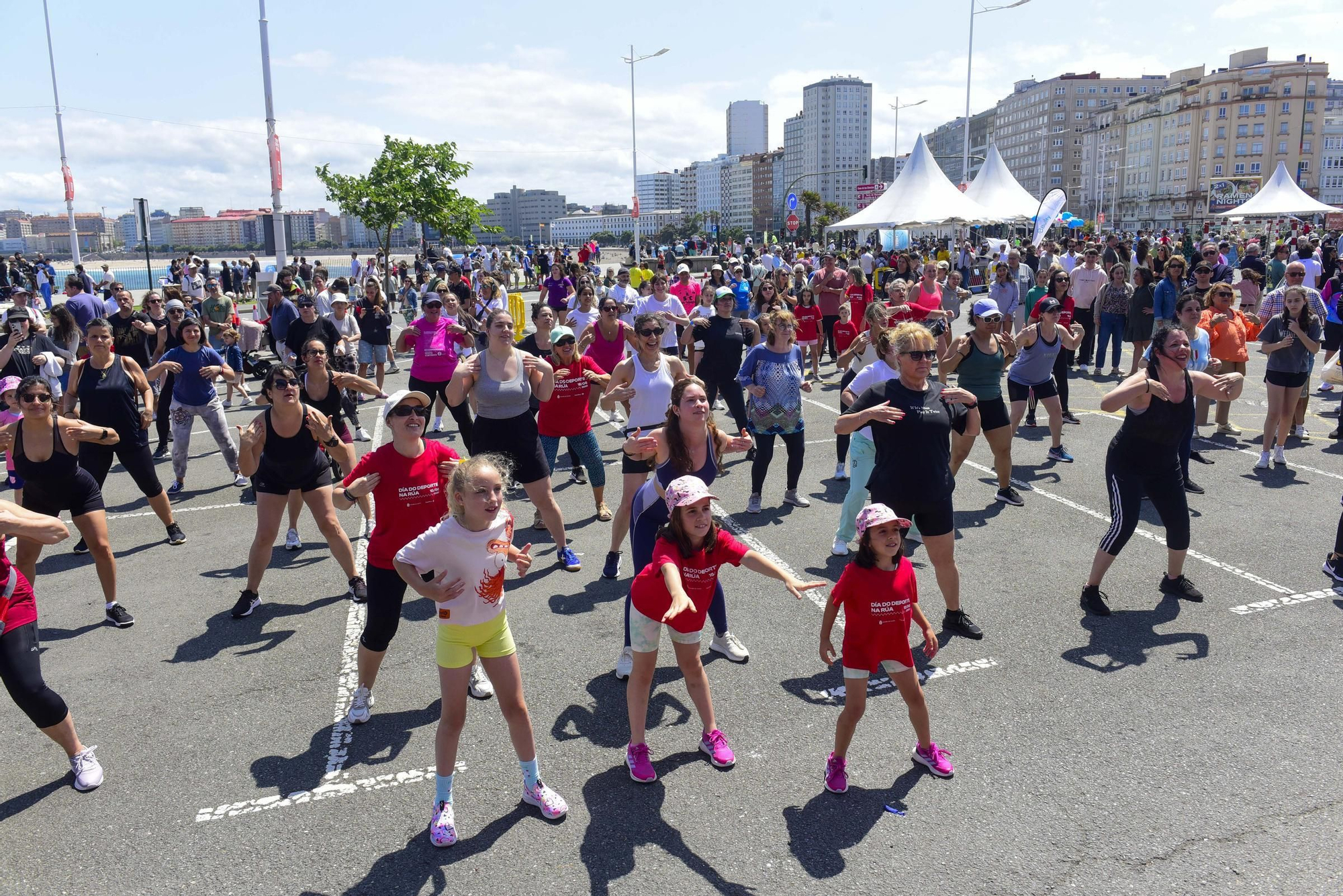 Miles de personas participan en el Día del Deporte en la Calle