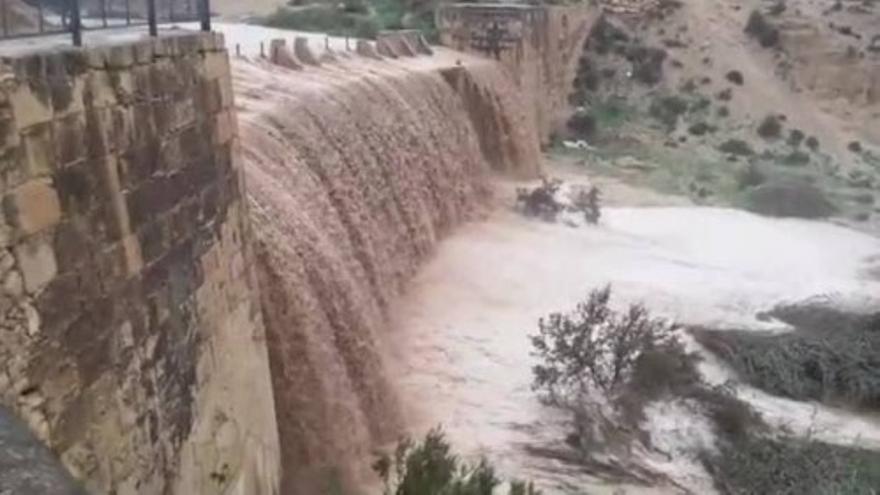 El río Seco de El Campello convertido en un torrente