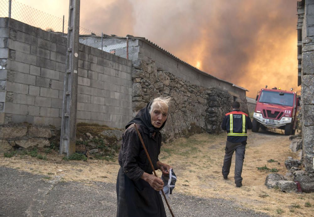 Las llamas arrasan más de 1.000 hectáreas en Ouren