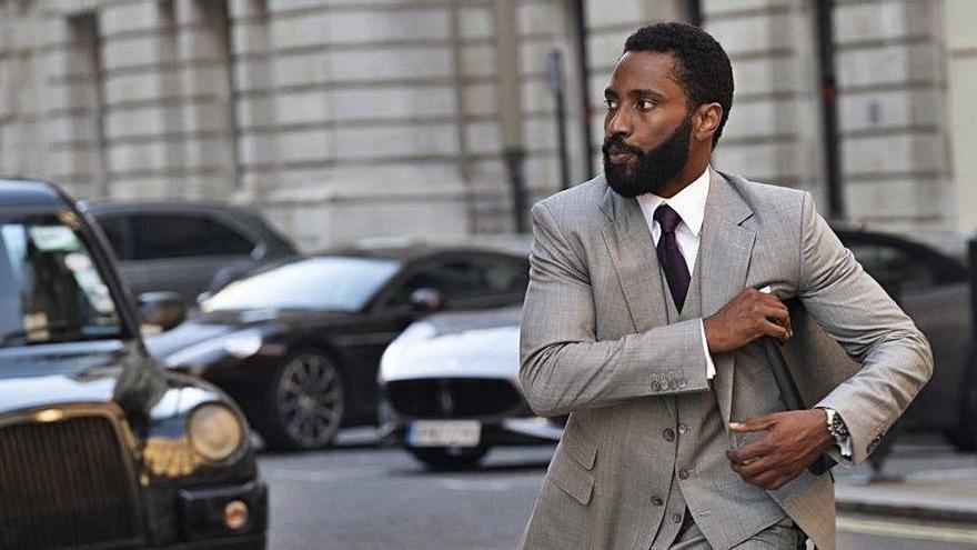 John David Washington és el protagonista d&#039;una cinta que aprofundeix en el tema dels viatges en el temps