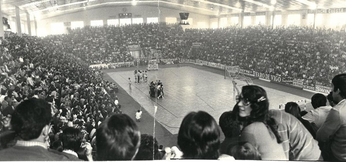 Partido por el título de 1982 entre el Celta y el Picadero en el Central.