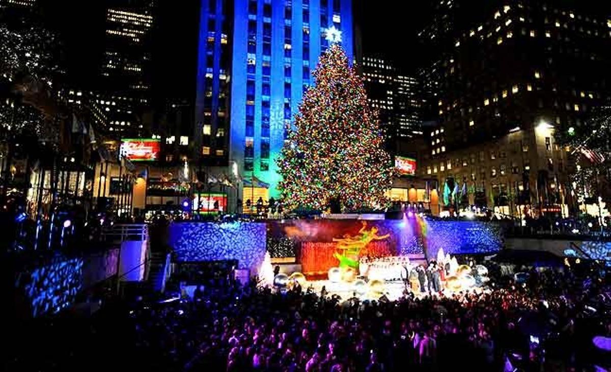 Fotografia de la cerimònia de l’encesa dels llums de l’arbre de Nadal al Rockefeller Center a Nova York (EUA).