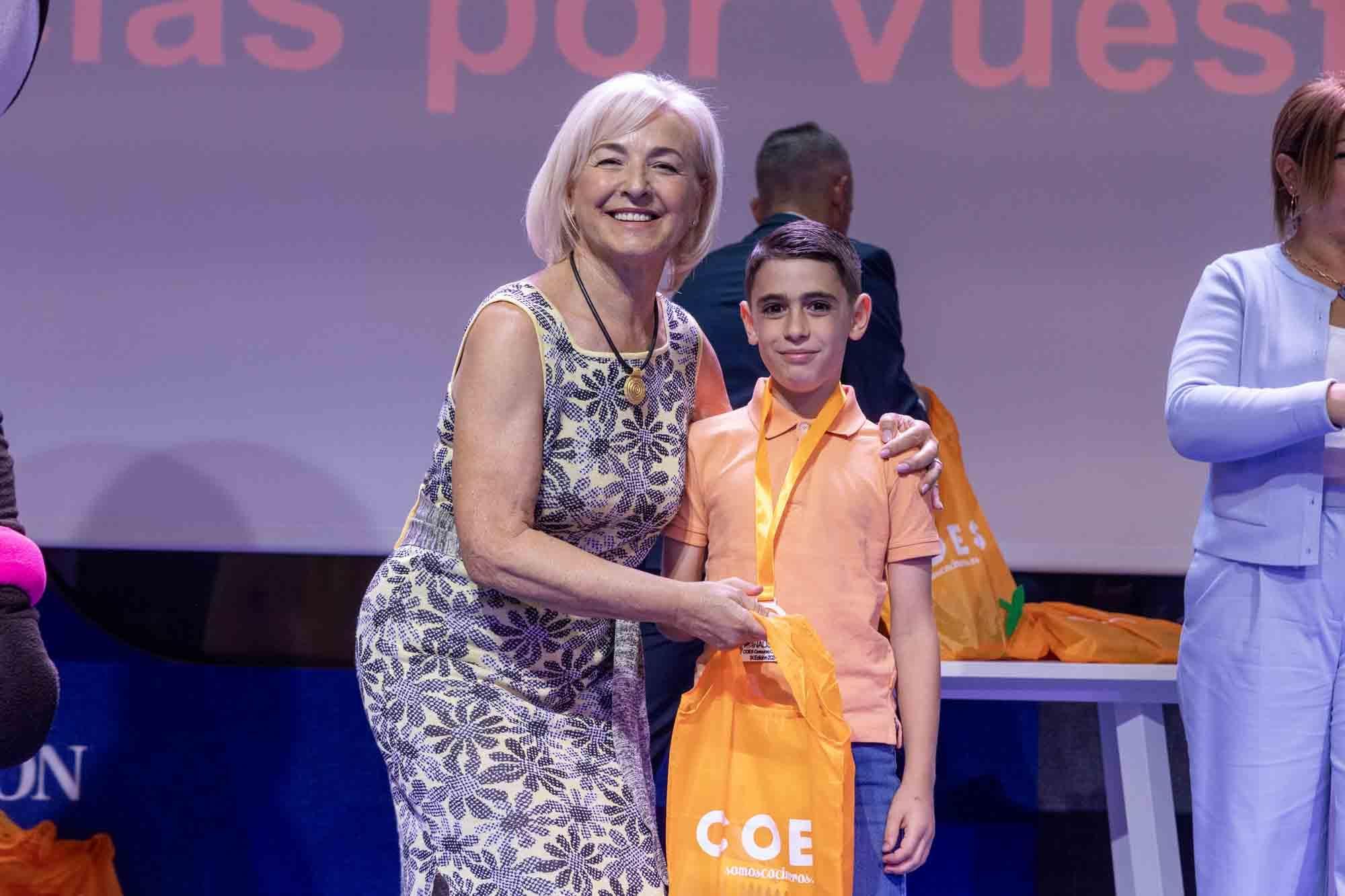 Entrega de premios del concurso infantil de relatos cortos "Cuéntame un cuento para comer" en el Club INFORMACIÓN organizado por COES