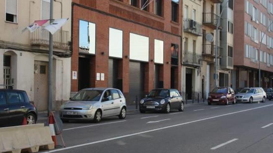 Retencions entre la rotonda de Prat de la Riba i el carrer de la Indústria, ahir a la tarda