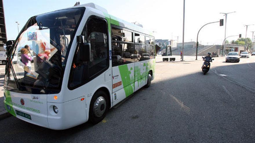 Así será el autobús que recorrerá el Casco Vello de Vigo. Gratuíto durante un mes
