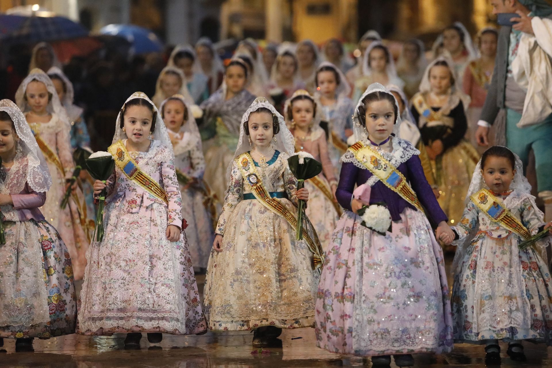 Búscate en el primer día de ofrenda por la calle de la Quart (entre las 19:00 a las 20:00 horas)