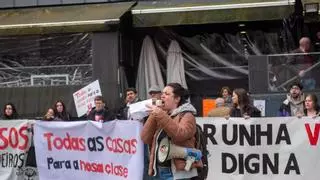 Protesta en A Coruña por los altos costes de la vivienda: "Hai que loitalo na rúa"