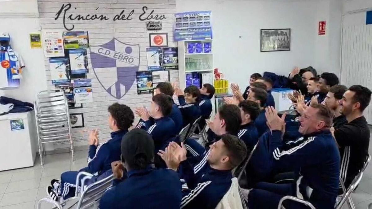 Los jugadores y el cuerpo técnico del CD Ebro reaccionan en directo al sorteo de Copa del Rey.