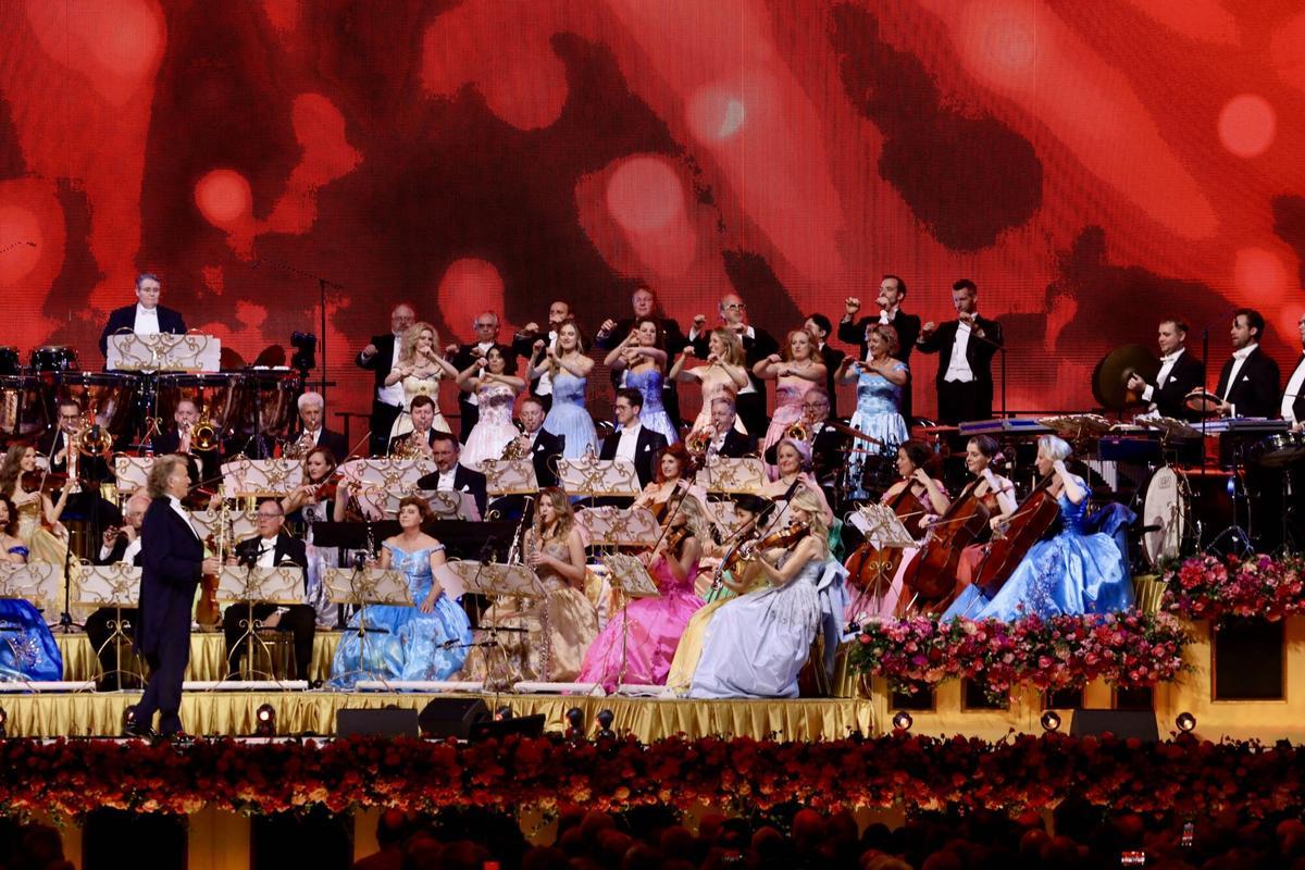 Nueva fiesta alegre y cálida en torno a la música a cargo de André Rieu Nueva fiesta alegre y cálida en torno a la música a cargo de André Rieu