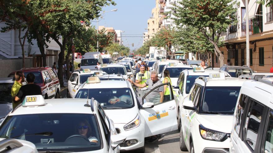 Taxistas reclaman al Consell de Ibiza que revise las últimas 150 licencias de VTC otorgadas