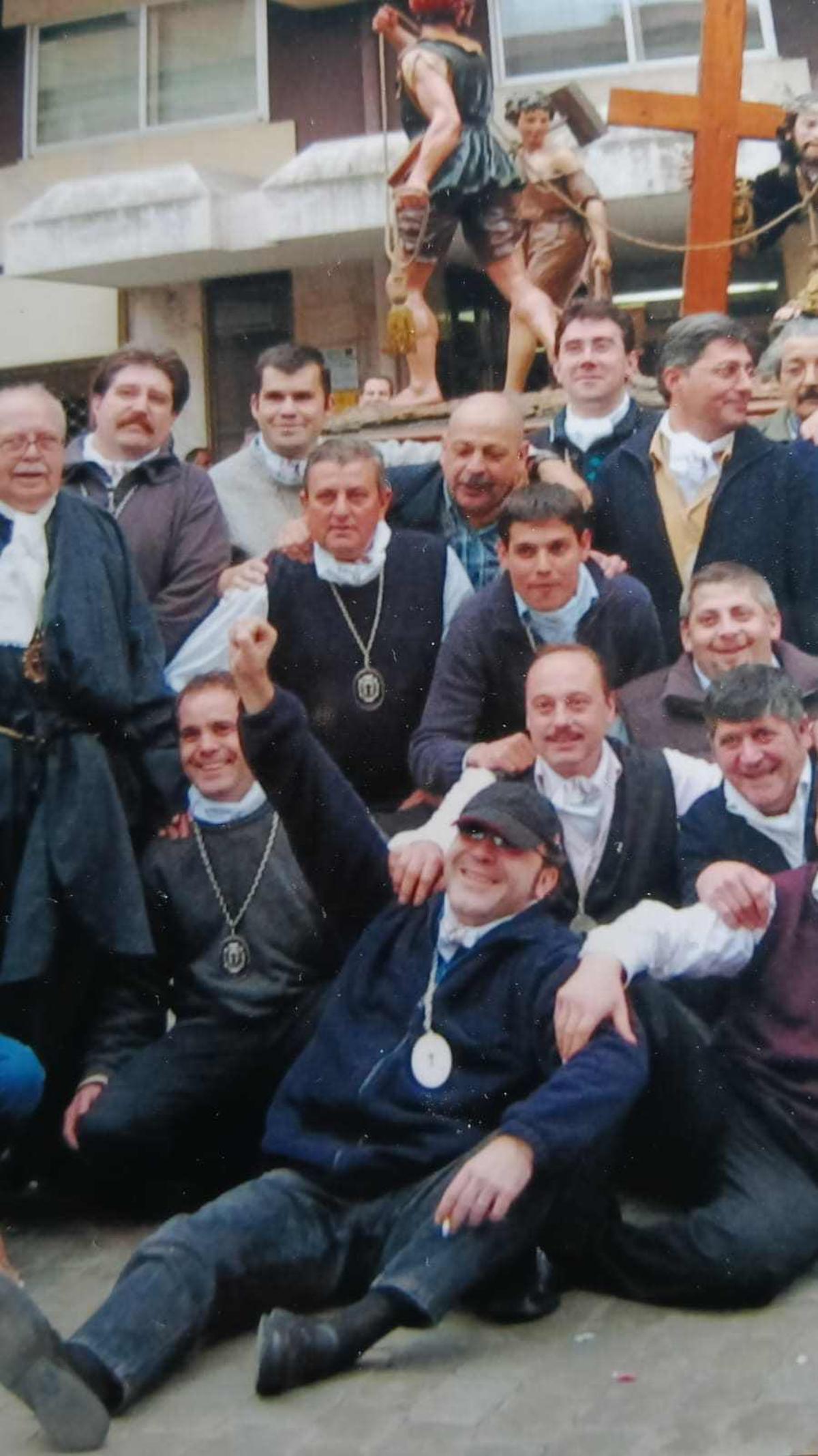 "El Pitu", junto a sus hermanos de paso