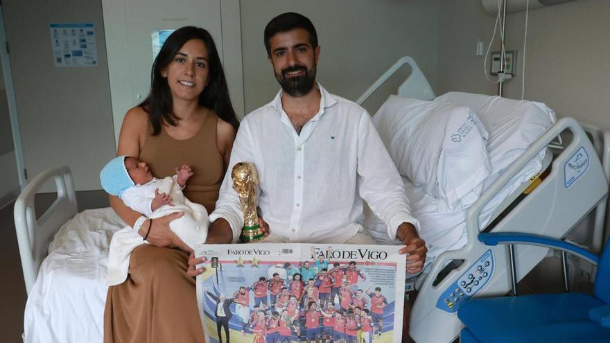 Gonzalo, el primer bebé vigués-malagueño del Mundial que nació "en la prórroga"