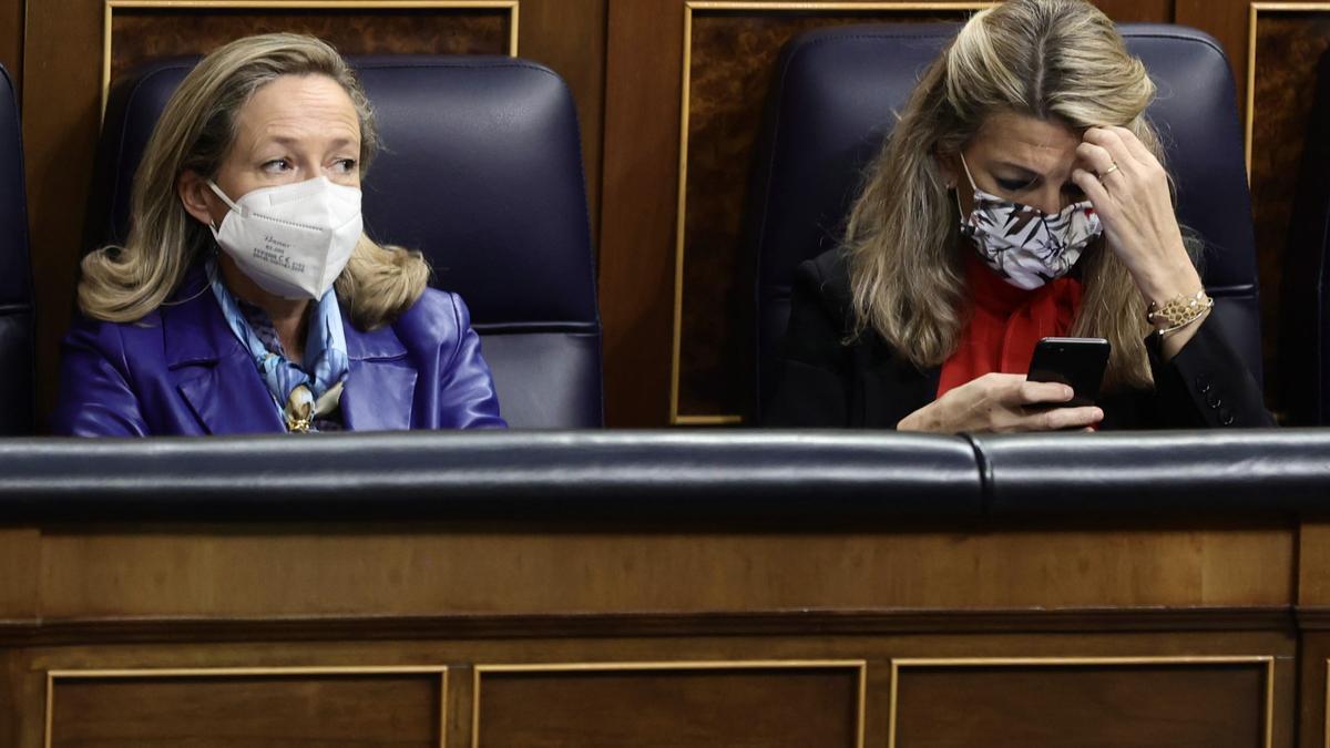 Nadia Calviño y Yolanda Díaz, en el Congreso.