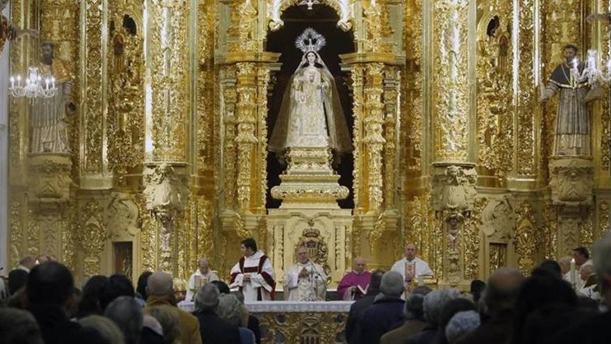 El obispo oficia la primera misa en la Merced