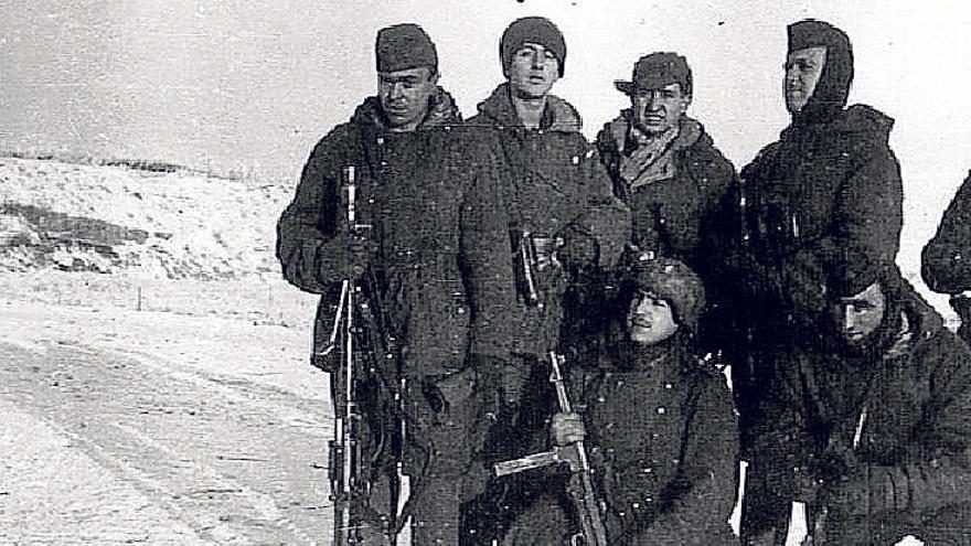 Jorge Manuel Asenjo (marcado con una x en al foto) en Krasny Bor.