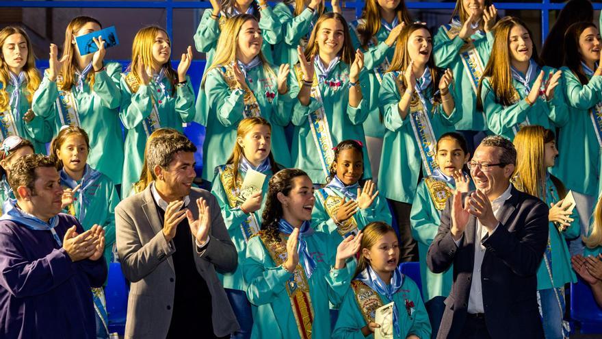 El President Carlos Mazón asiste al encendido del alumbrado de las Fiestas de Benidorm