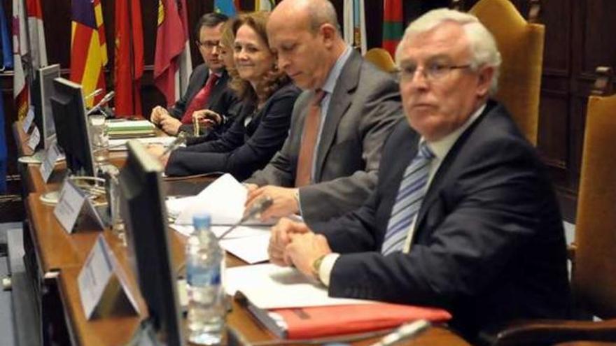 Wert preside la reunión del consejo de universidades, ayer, en Madrid. / la opinión