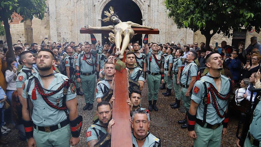 La Legión acompaña en Córdoba al Señor de la Caridad en su vía crucis del Viernes Santo: horario e itinerario