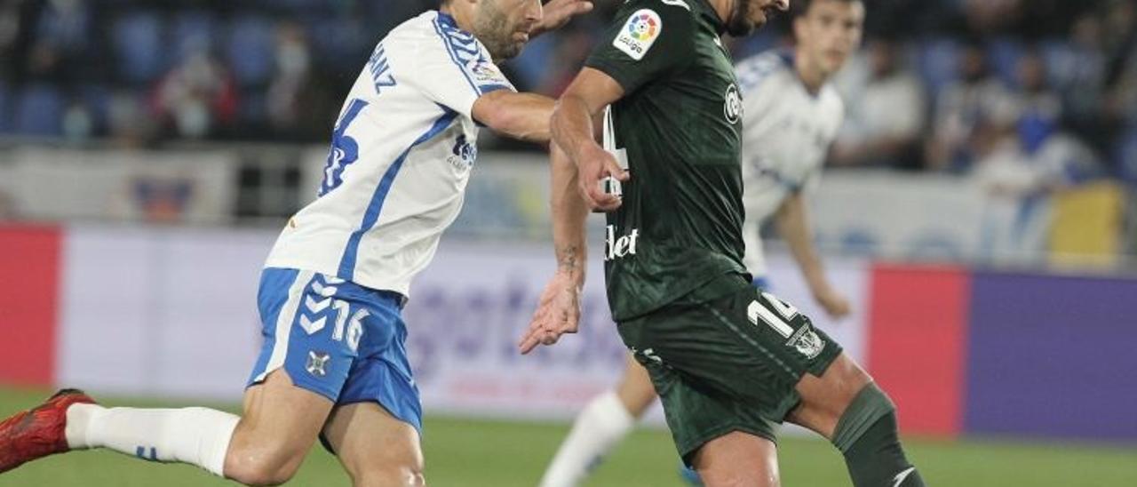 Aitor Sanz, en acción durante la primera mitad del partido.